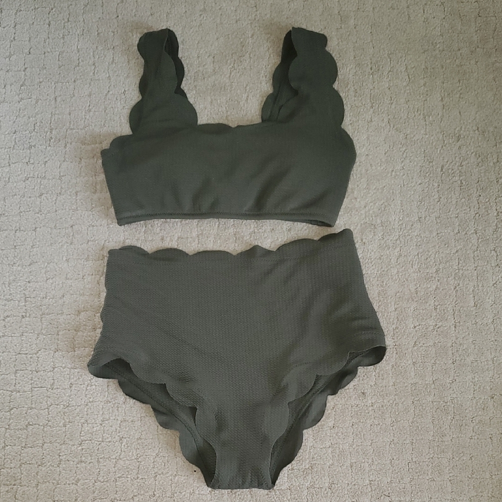 Scalloped Edge Bikini Set in Olive Green